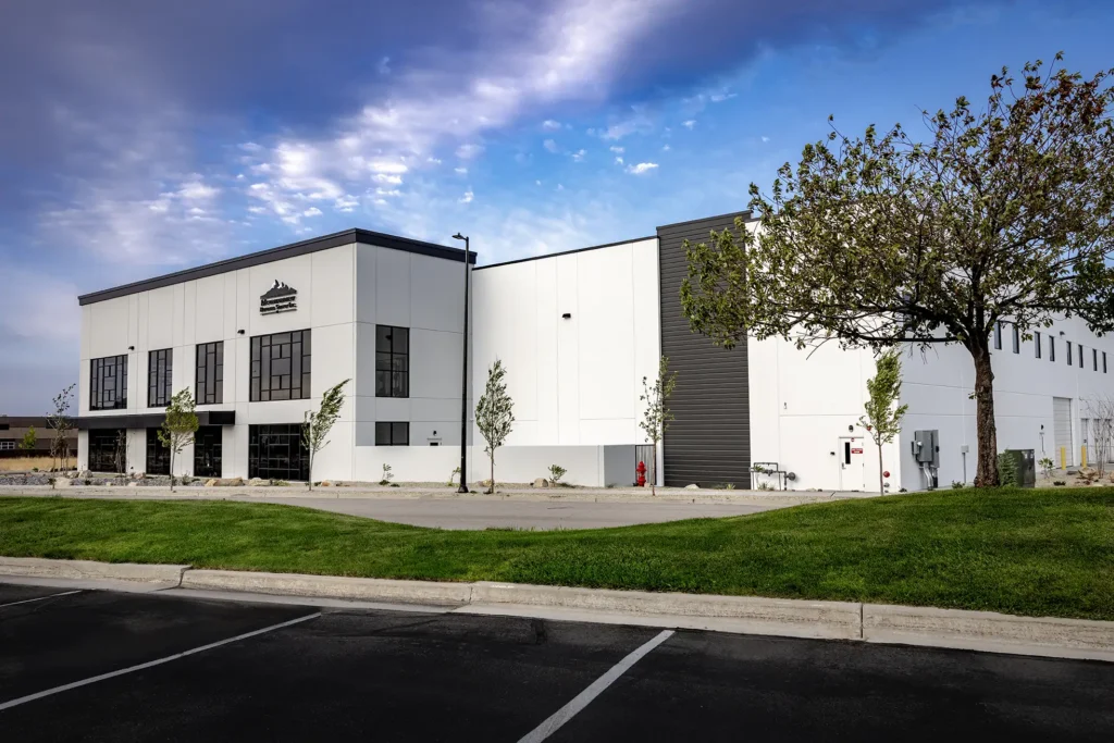 ae_urbia_r5ii0220_6 AE Urbia Architects & Engineers Mountview Building Supply Interior