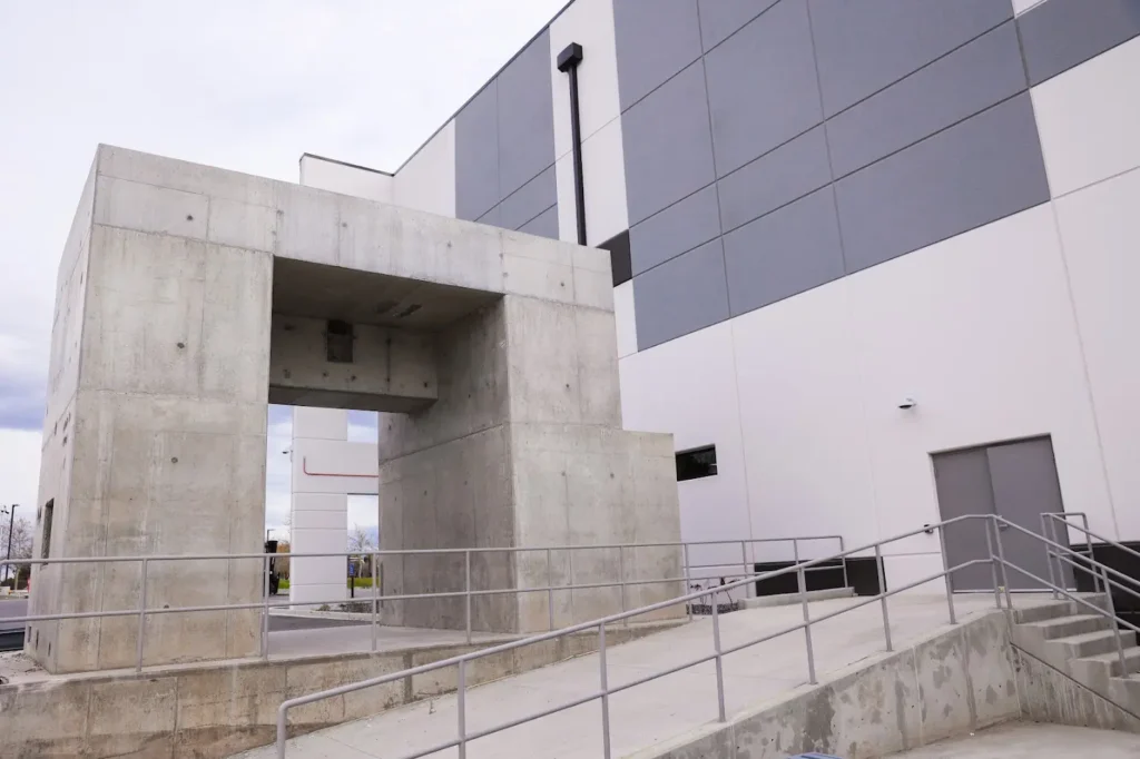 ae-urbia-architects-and-engineers-nusano-industrial-building-3 AE Urbia Architects and Engineers Nusano Industrial Building