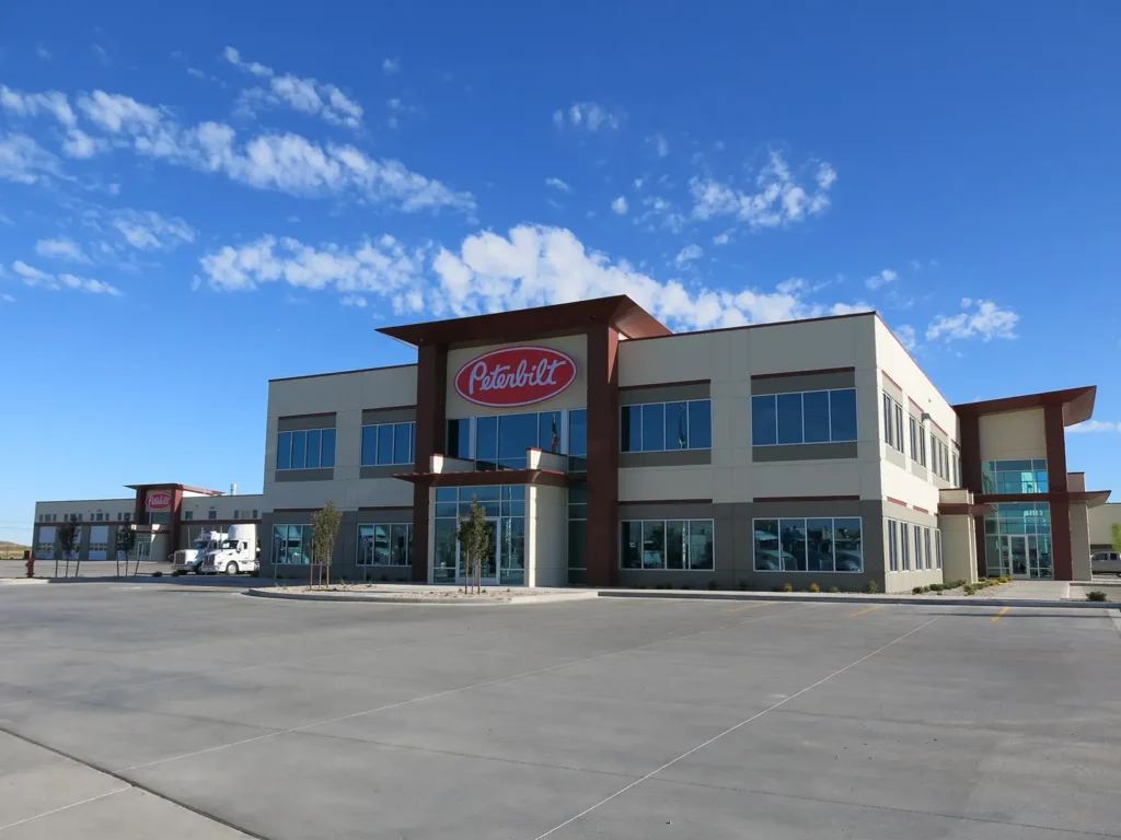 ae-urbia-peterbilt-headquarters-exterior-4 AE Urbia Architects and Engineers Peterbuilt Headquarters Exterior